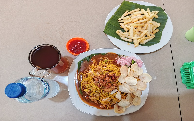 Mie Aceh Pertama: Rasanya Bintang Lima, Lokasinya Kaki Lima yang Buka 24 Jam