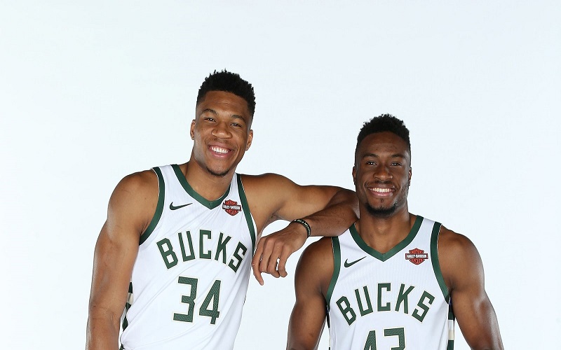 Demi Giannis Bertahan, Bucks 'Amankan' Kontrak Thanasis Satu Musim