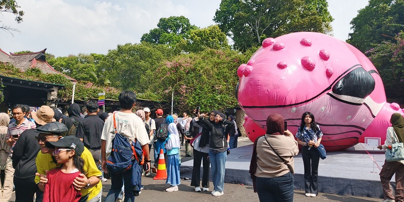 Kepulangan Sang Ikon: Setelah Satu Dekade, Pasar Seni ITB 2025 Memeluk Kembali Kenangan Bandung